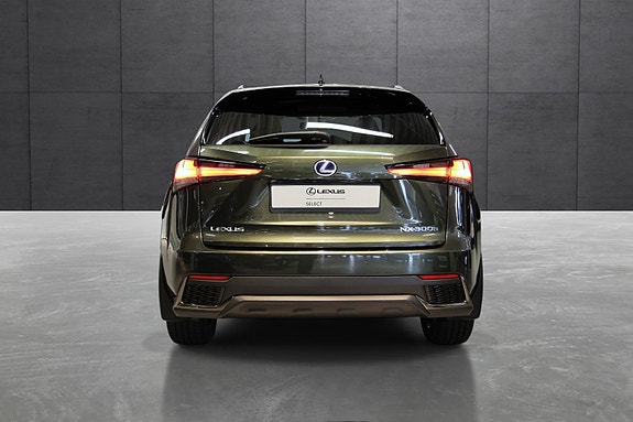 Lexus NX300h 5 of 5