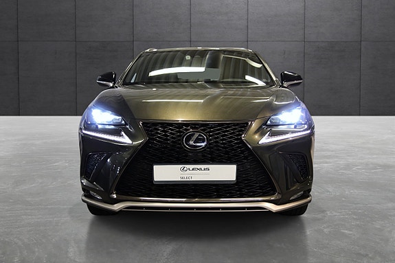 Lexus NX300h 2 of 5