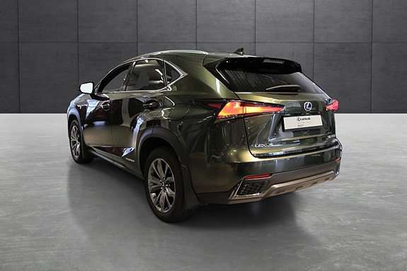 Lexus NX300h 4 of 5