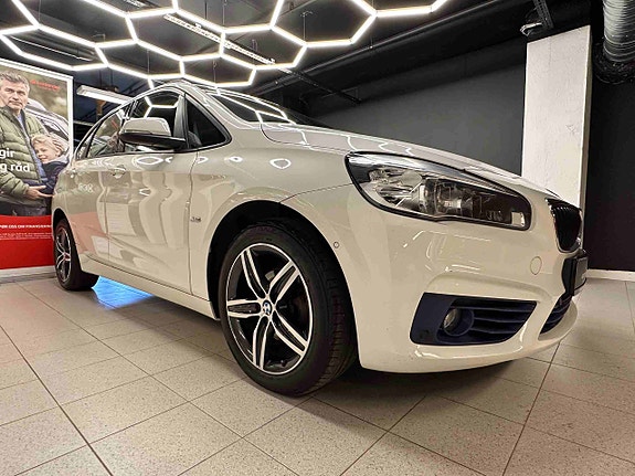 BMW 214d 11 of 30