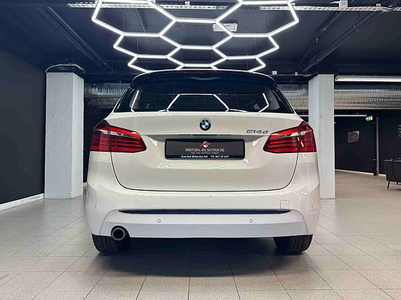 BMW 214d 5 of 30