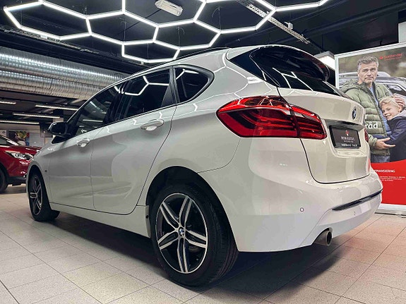 BMW 214d 4 of 30
