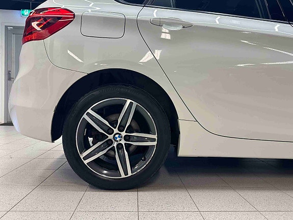 BMW 214d 6 of 30