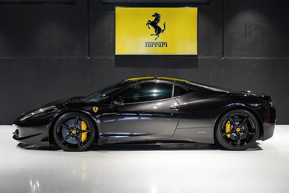 Ferrari 458 Italia 3 of 5