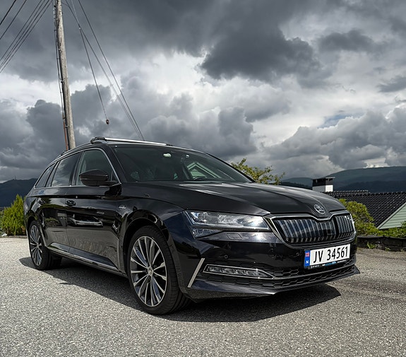 Skoda Superb 2 of 5