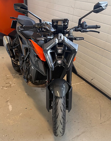KTM 990 Duke 3 of 5