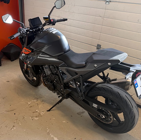 KTM 990 Duke 4 of 5