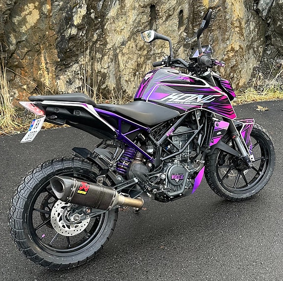 KTM 125 Duke 2 of 6