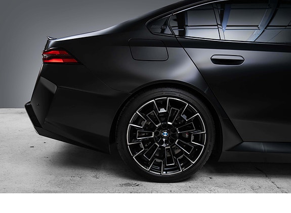 BMW M5 17 of 30