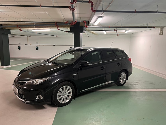 Toyota Auris 2 of 19