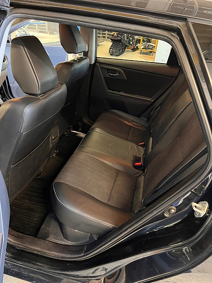 Toyota Auris 14 of 19