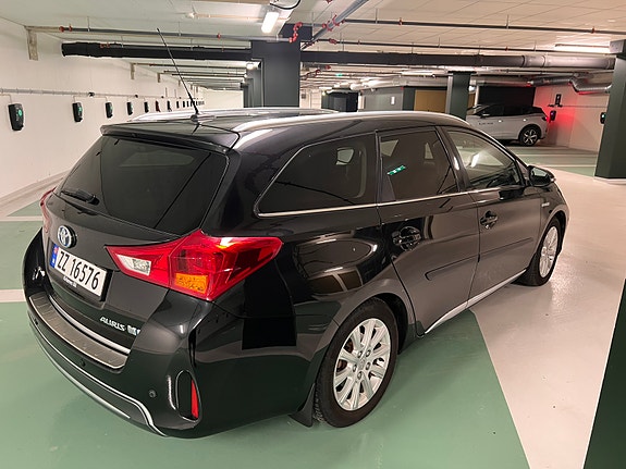 Toyota Auris 7 of 19