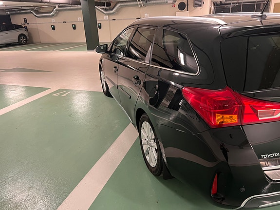Toyota Auris 4 of 19