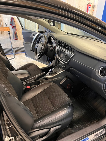 Toyota Auris 13 of 19