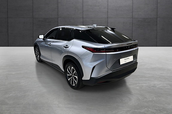 Lexus Rz450E 2024 photo 3
