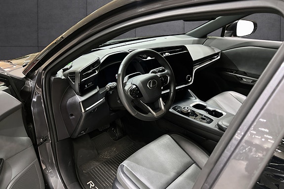 Lexus RZ450e 11 of 21