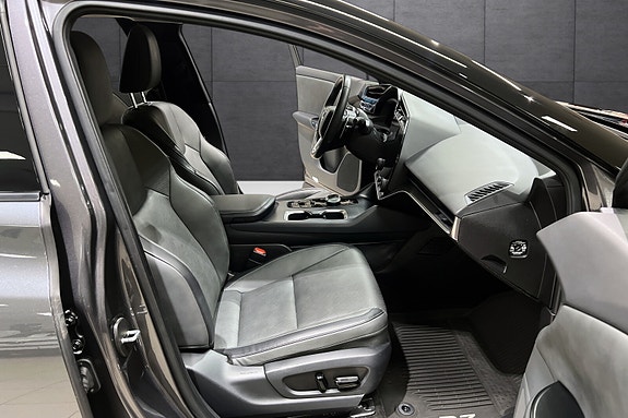 Lexus RZ450e 15 of 21