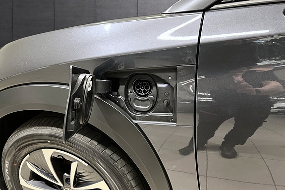 Lexus RZ450e 10 of 22