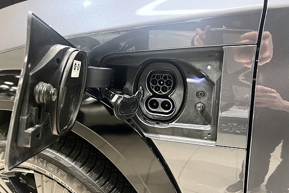 Lexus RZ450e 9 of 21