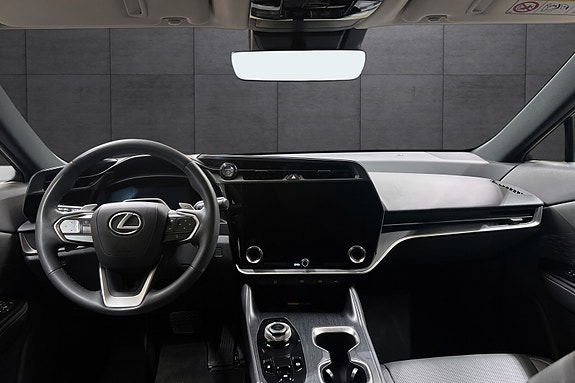 Lexus RZ450e 10 of 21