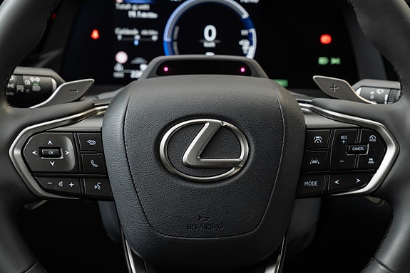 Lexus RZ450e 27 of 30