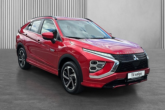 Bilen har den flotte fargen Red Diamond