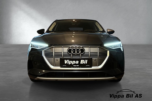 Audi e-tron Sportback 3 of 5