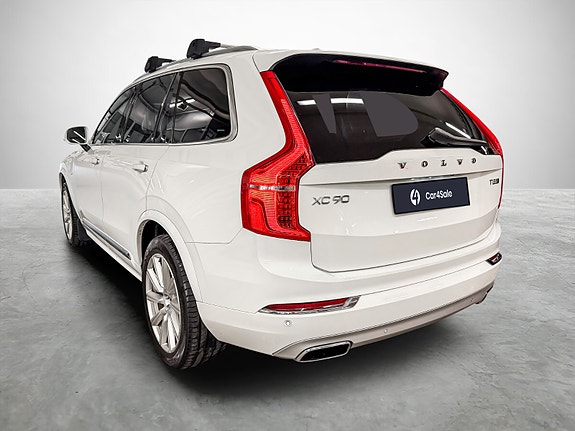 Volvo XC90 3 of 28