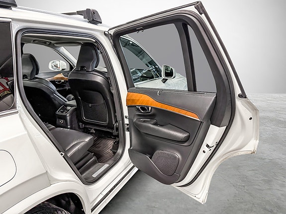 Volvo XC90 21 of 28