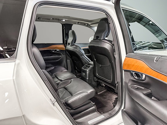 Volvo XC90 22 of 28