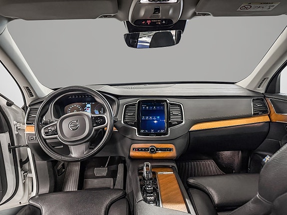 Volvo XC90 11 of 28