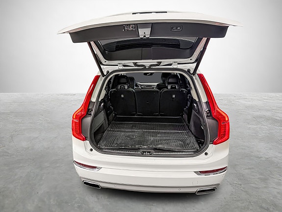 Volvo XC90 24 of 28