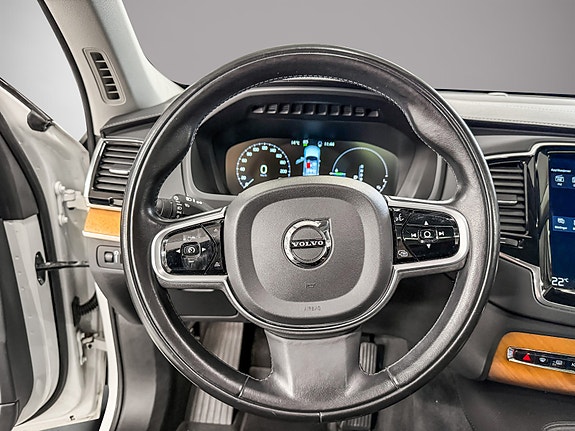 Volvo XC90 12 of 28