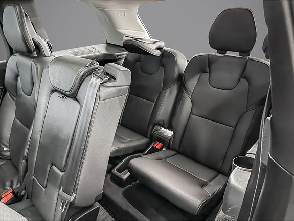 Volvo XC90 20 of 28