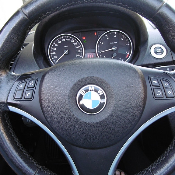 BMW 120i 24 of 28