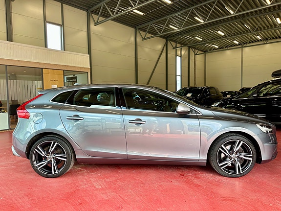 Volvo V40 3 of 5