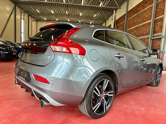 Volvo V40 4 of 5
