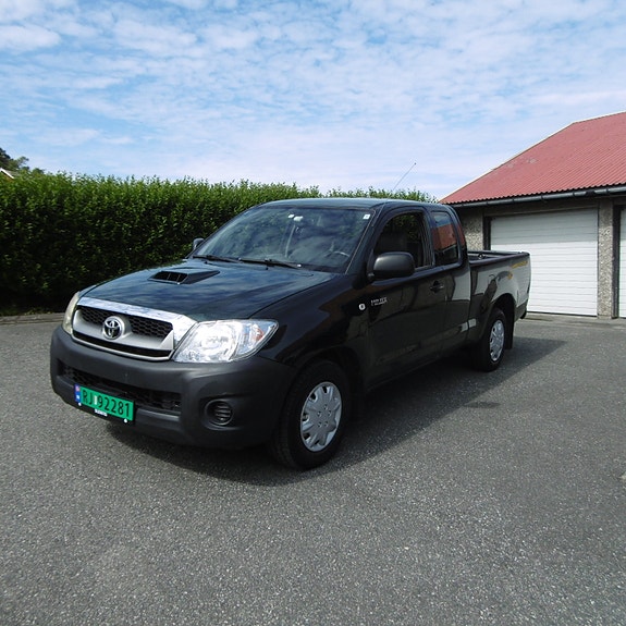 Toyota HiLux 4 of 27