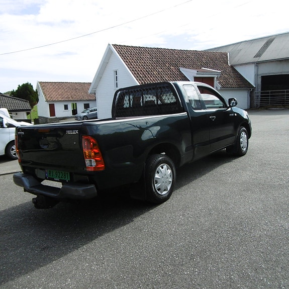 Toyota HiLux 6 of 27