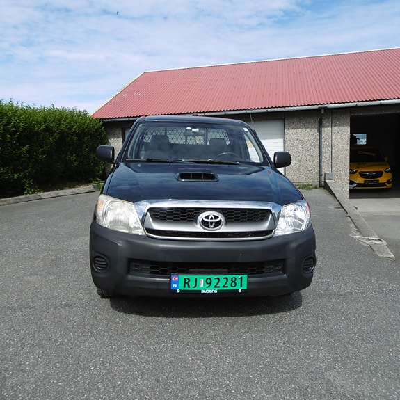 Toyota HiLux 9 of 27