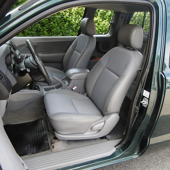 Toyota HiLux 19 of 27