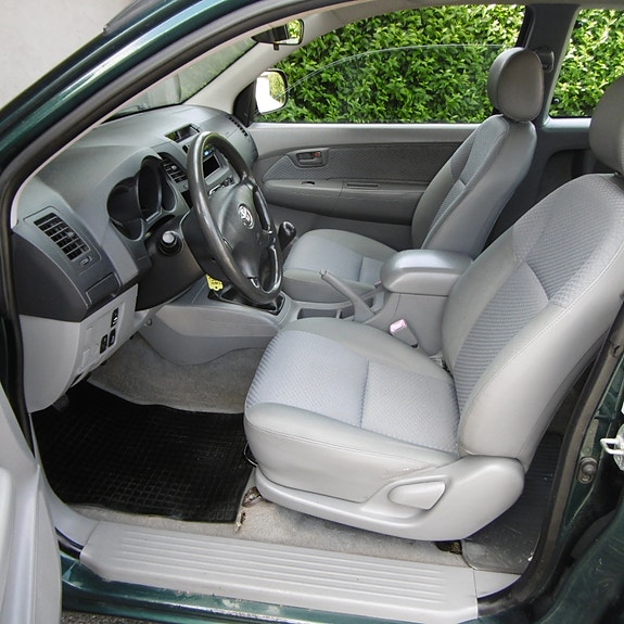 Toyota HiLux 17 of 27