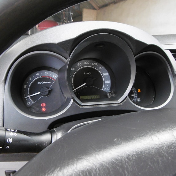 Toyota HiLux 24 of 27