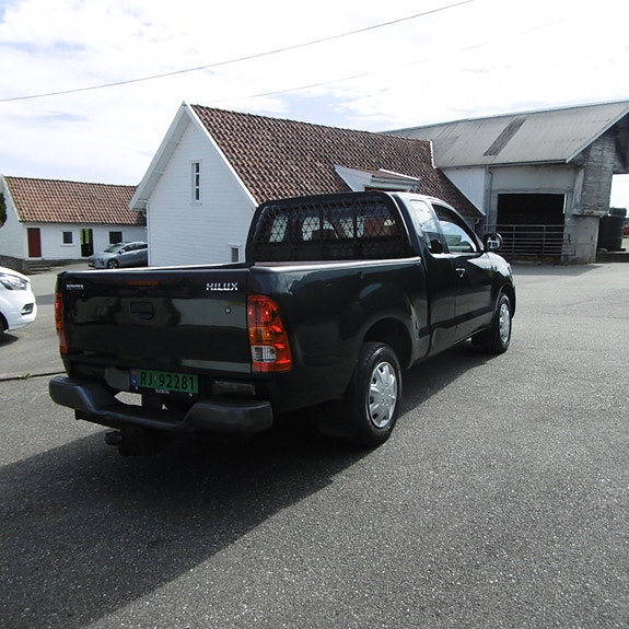 Toyota HiLux 5 of 27