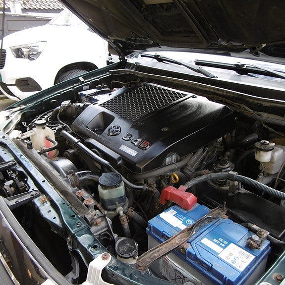 Toyota HiLux 14 of 27