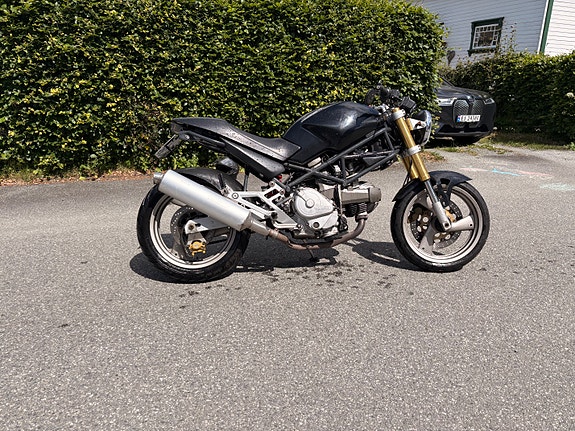 Ducati Monster 600 2 of 5