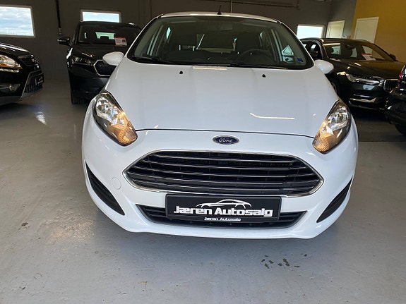 Ford Fiesta 2 of 5