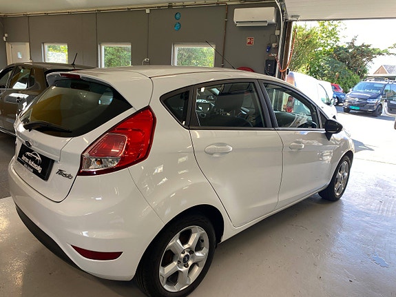 Ford Fiesta 4 of 5