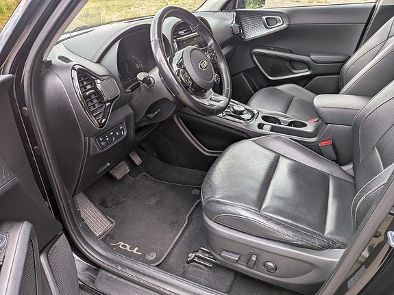 Kia e-Soul 2 of 5