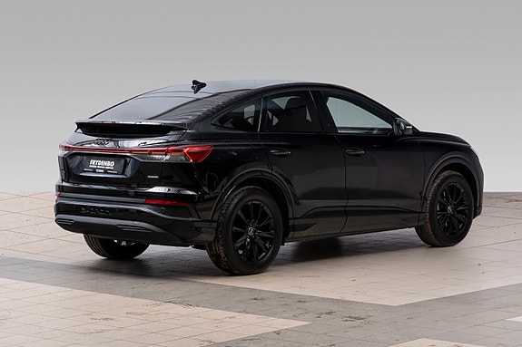 Audi Q4 e-tron 6 of 29